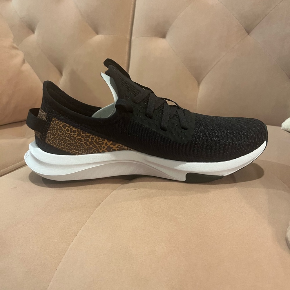 DynaSoft Nergize Sport V2 Sneakers - Picture 2 of 7